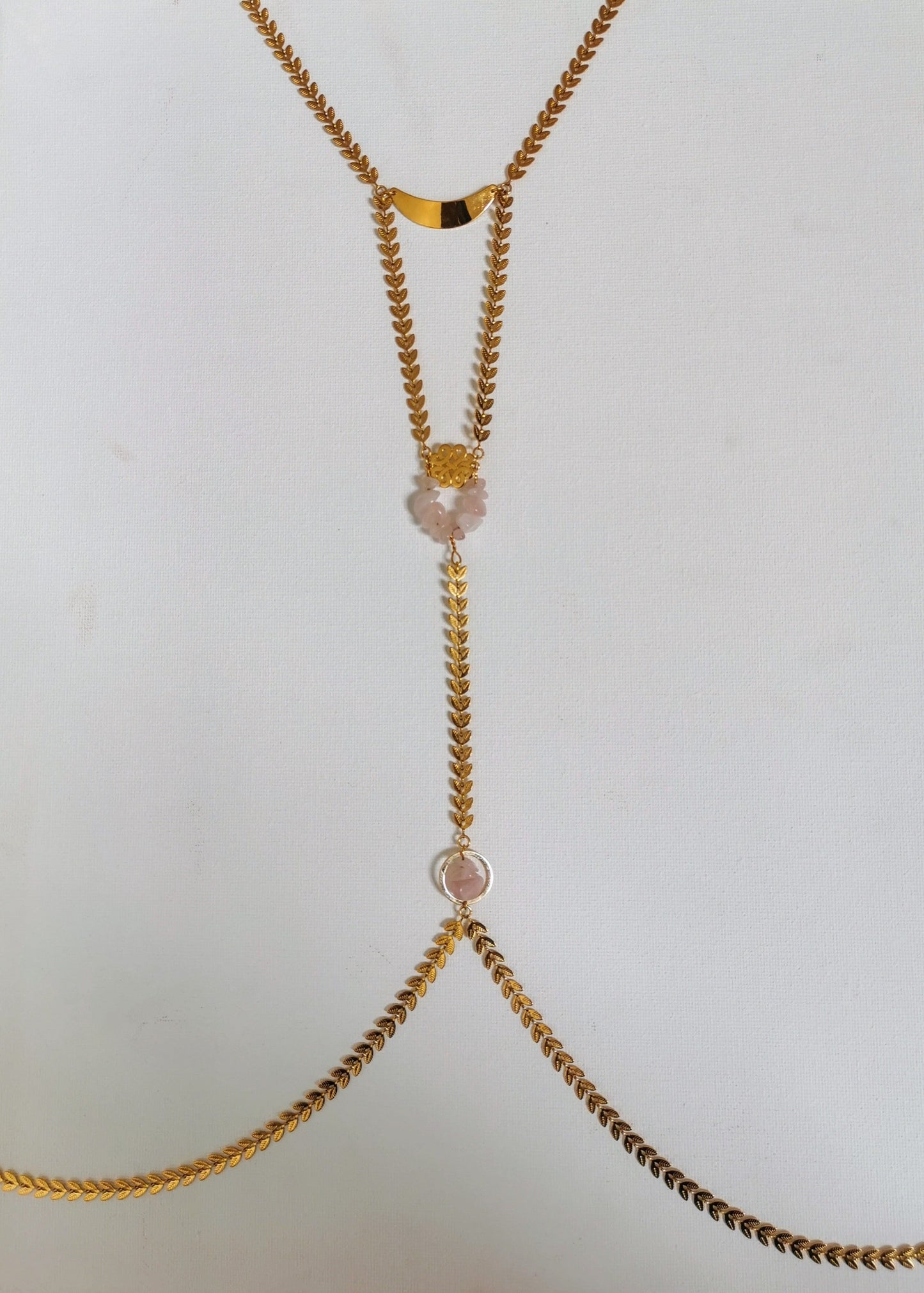 Bijou de corps aux pierres naturelles avec Quartz Rose